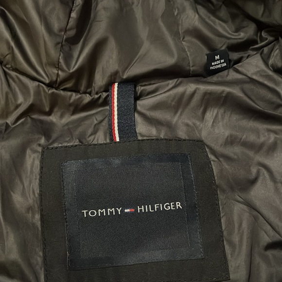 Tommy Hilfiger Puffer Jacket With Fur Hood- Medium - Like New - Picture 2 of 5